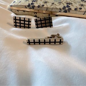 Vintage Swank bar tie clip and cuff links